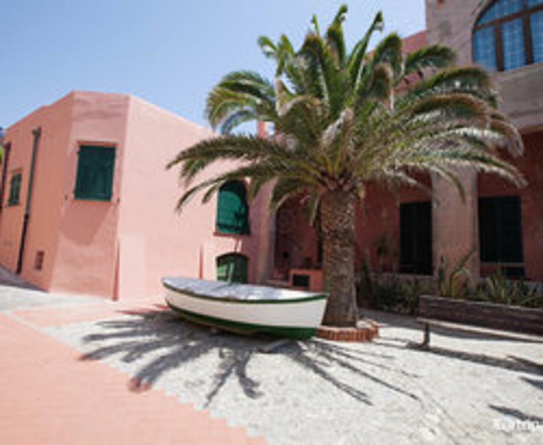 וואריגוטי Hotel Arabesque מראה חיצוני תמונה