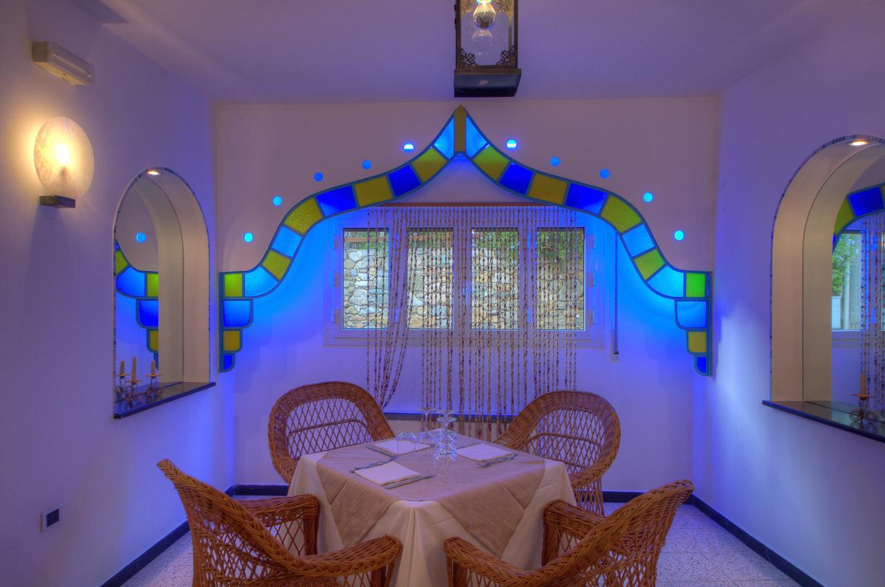 וואריגוטי Hotel Arabesque מראה חיצוני תמונה