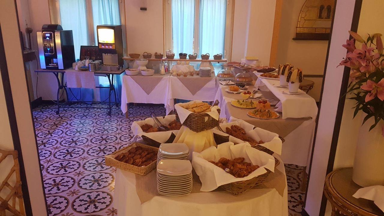 וואריגוטי Hotel Arabesque מראה חיצוני תמונה