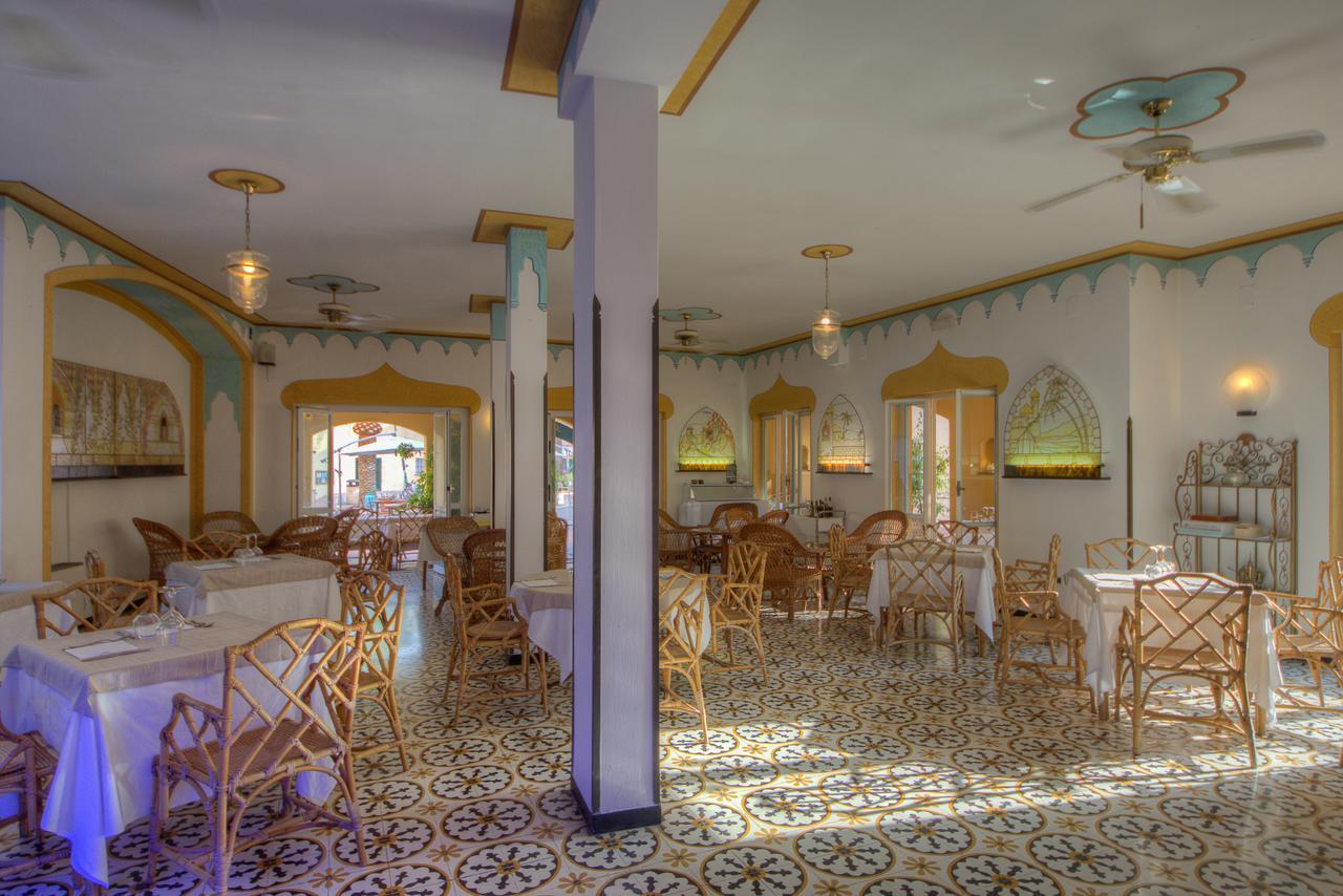 וואריגוטי Hotel Arabesque מראה חיצוני תמונה