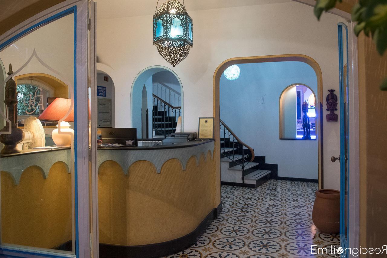 וואריגוטי Hotel Arabesque מראה חיצוני תמונה