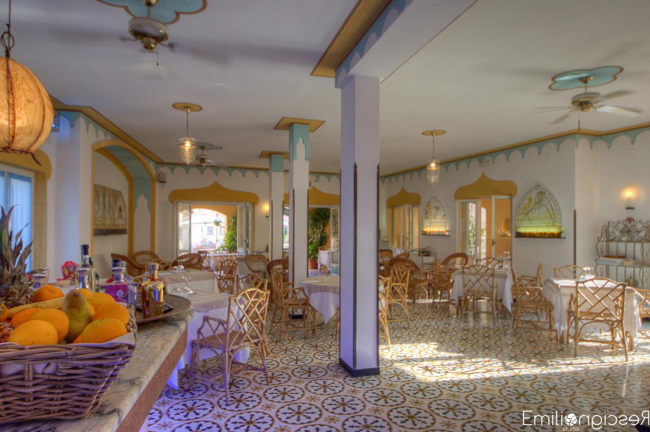 וואריגוטי Hotel Arabesque מראה חיצוני תמונה