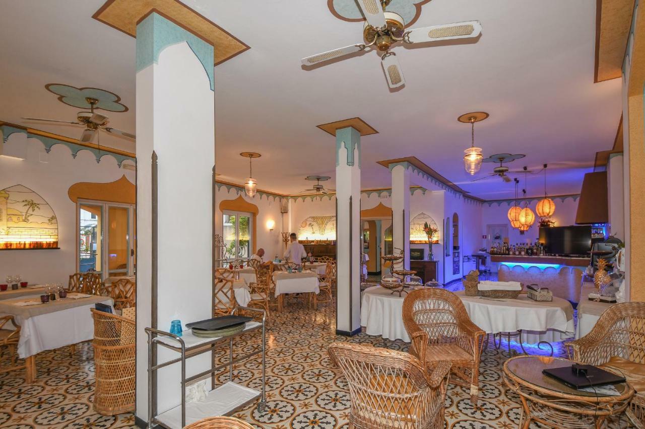 וואריגוטי Hotel Arabesque מראה חיצוני תמונה