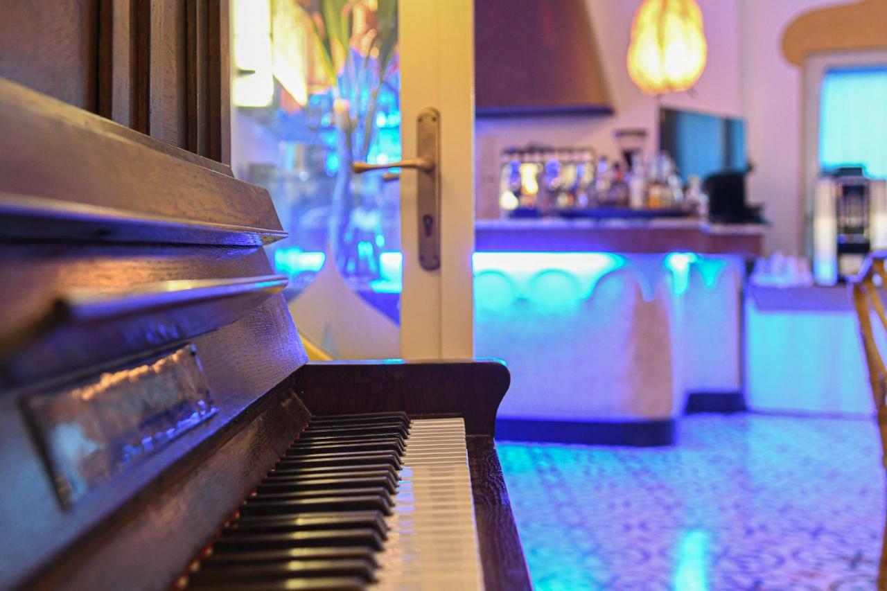וואריגוטי Hotel Arabesque מראה חיצוני תמונה