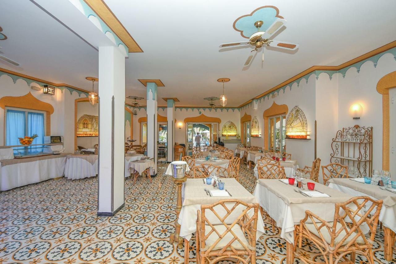 וואריגוטי Hotel Arabesque מראה חיצוני תמונה