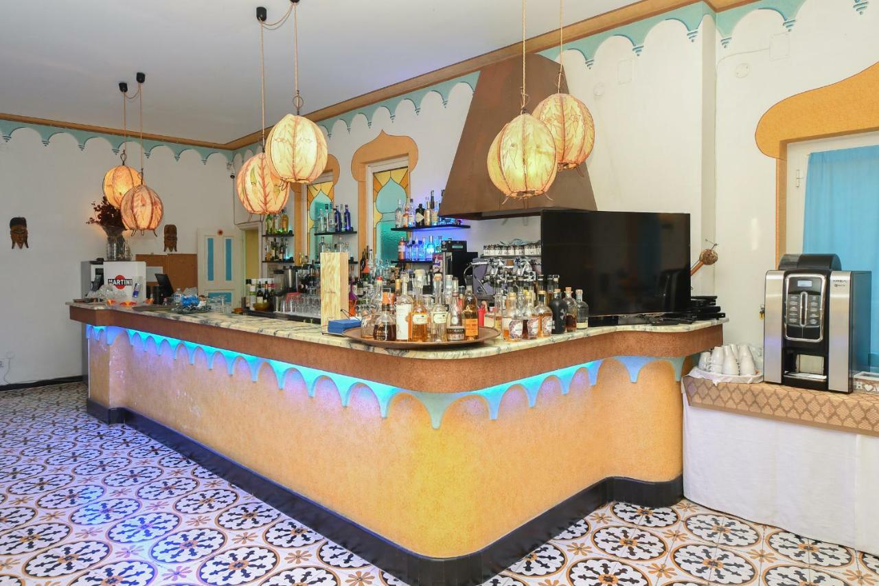 וואריגוטי Hotel Arabesque מראה חיצוני תמונה