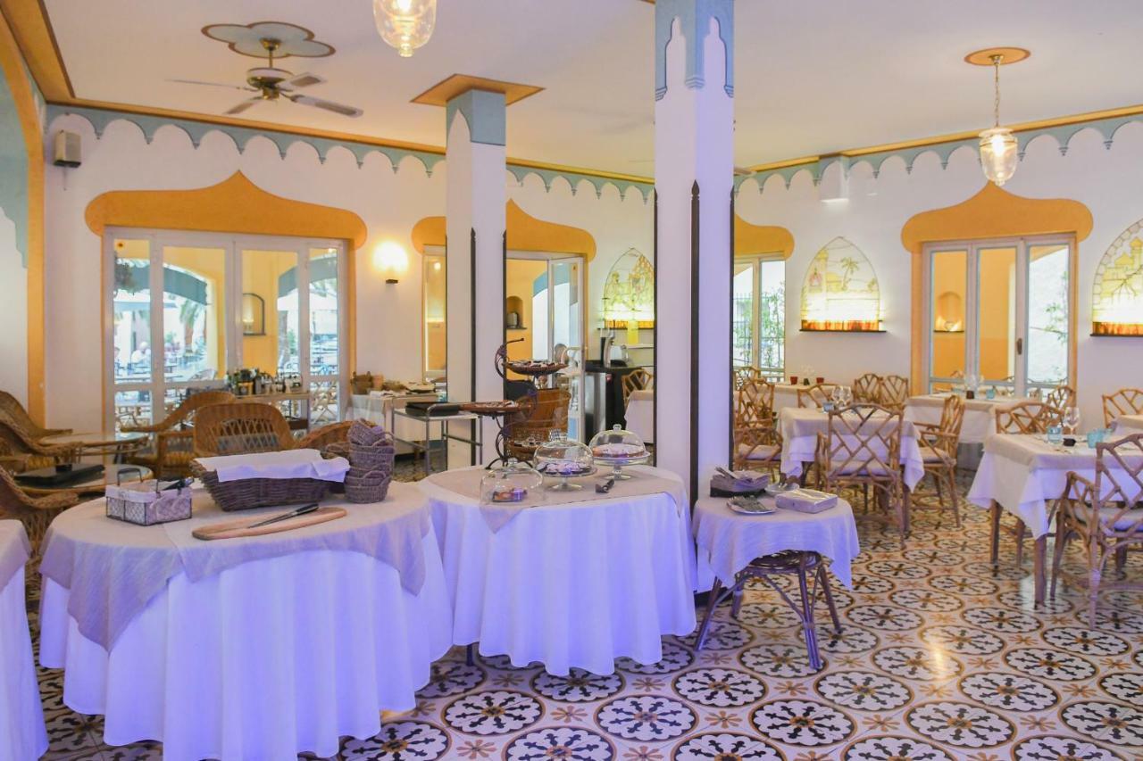 וואריגוטי Hotel Arabesque מראה חיצוני תמונה