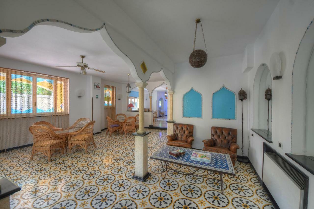 וואריגוטי Hotel Arabesque מראה חיצוני תמונה