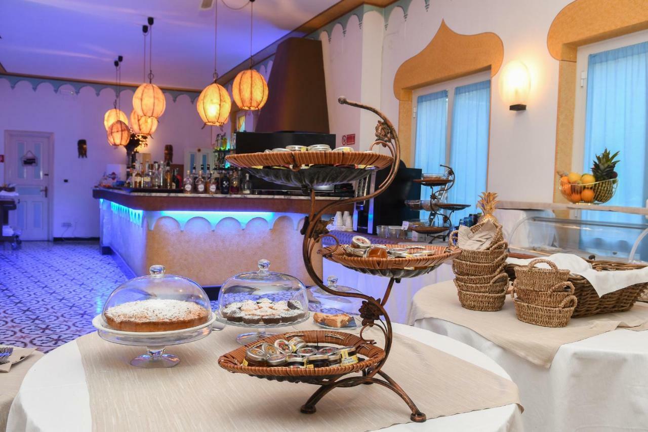 וואריגוטי Hotel Arabesque מראה חיצוני תמונה